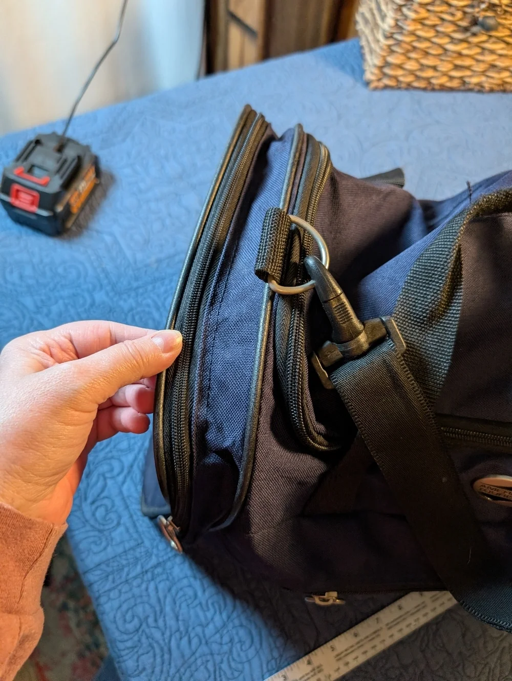 American Tourister Navy Blue Travel Duffle Bag Carry On Gym Weekender Pockets